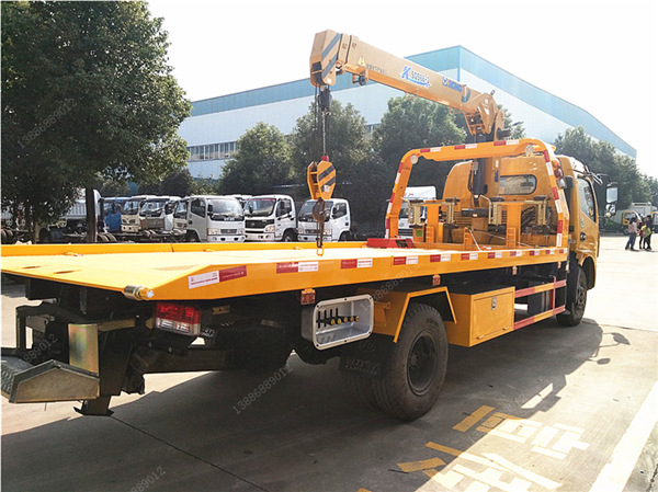 東風多利卡帶吊一拖二清障車