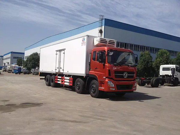 東風(fēng)前四后八9.4米冷藏車