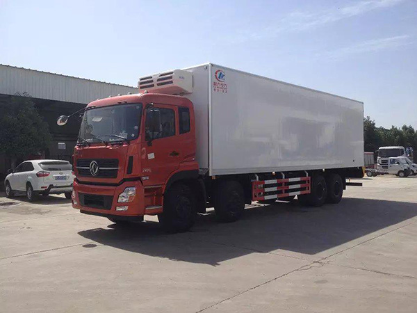 東風(fēng)前四后八9.4米冷藏車