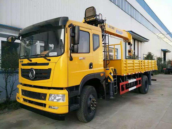 東風(fēng)征夢(mèng)6.1米貨廂隨車吊 東風(fēng)征夢(mèng)6.1米貨廂隨車吊