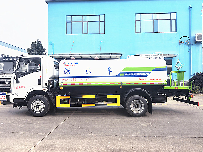 東風福瑞卡8-9噸灑水車