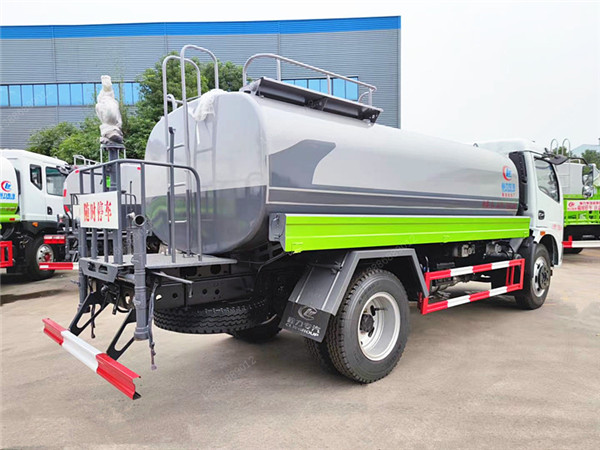 東風(fēng)福瑞卡新款灑水車