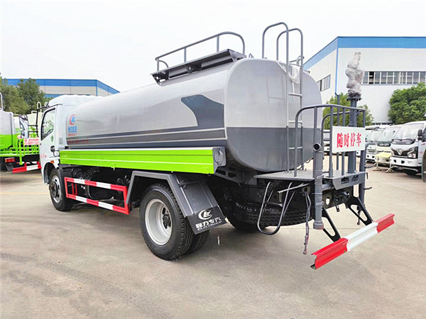 東風(fēng)福瑞卡新款灑水車