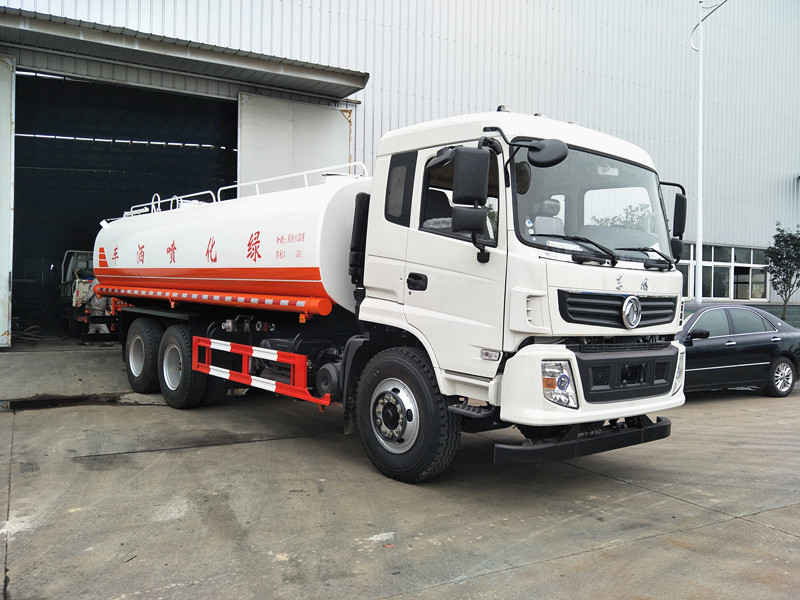 東風新款雙橋灑水車