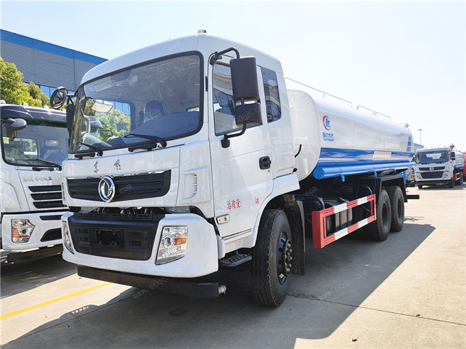 東風新款雙橋灑水車